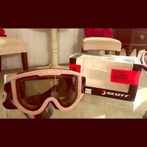 Women’s ski goggles